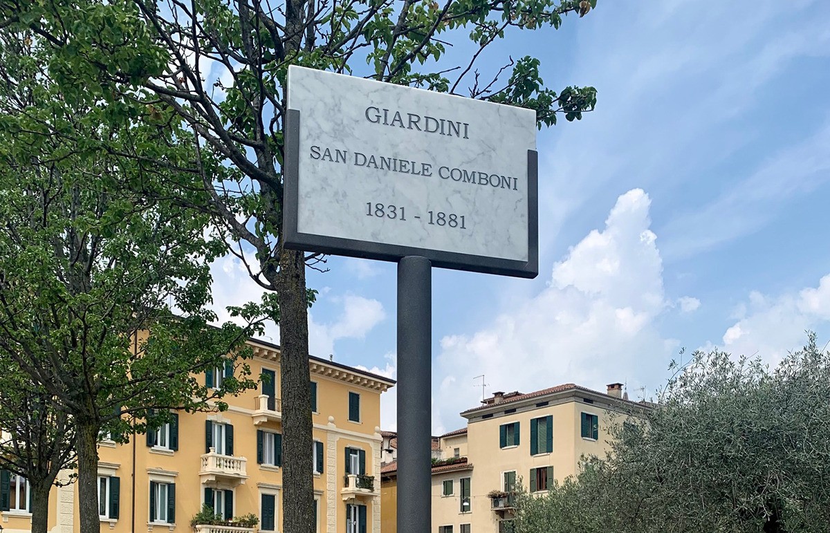 Verona, rimessa a posto la targa a Comboni in piazza Isolo